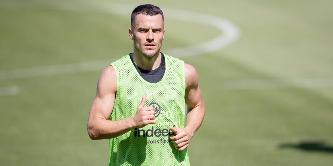 Transfergerüchte: Zwei Spieler verlassen die Bundesliga – Angebot für Kostic, Plea-Abgang wird wahrscheinlicher